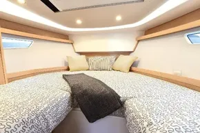 Sealine S335v