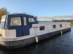 Beautiful 60ft widebeam barge