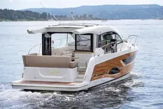 2024 Sealine C390