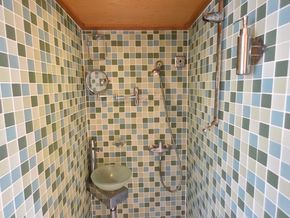 Widebeam 60 x 10 Cruiser Stern with London Mooring - Shower