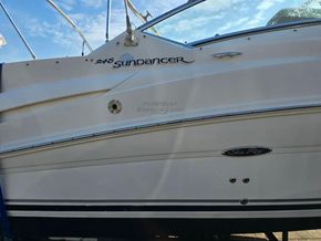 Sea Ray 245 Sundancer  - Hull Close Up