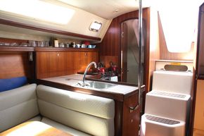 2006 Hunter/Legend 31 Bilge Keel 4