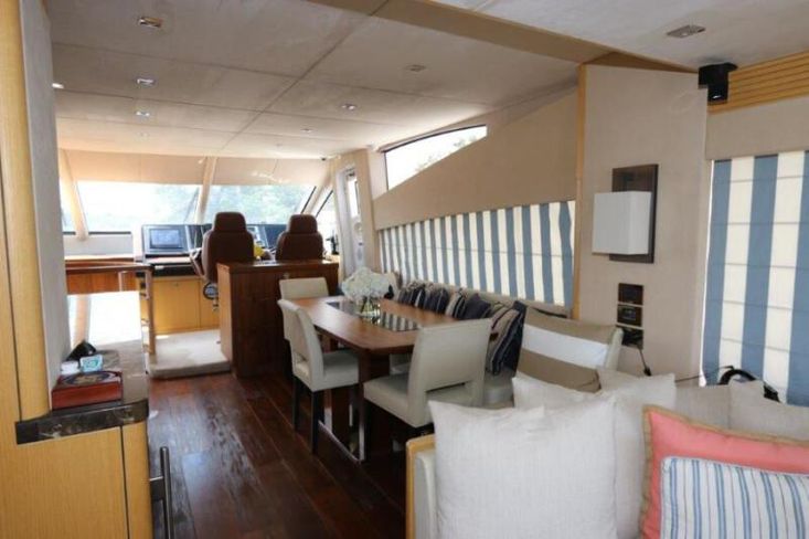 2015 Sunseeker Yacht