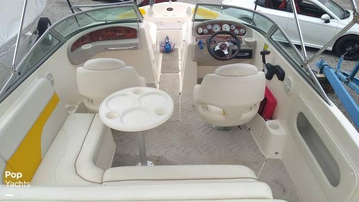 2005 Rinker captiva 212