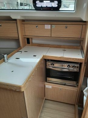 2024 Bavaria Cruiser 34 18