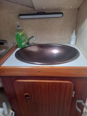 jeanneau fantasia toilet cabin