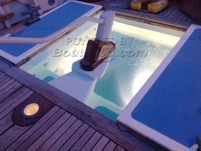 Pilot House Ketch  - Luxurious Houseboat/Blue Water Cruiser - Aft Deck