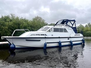 Aquafibre 32 Motor Cruiser