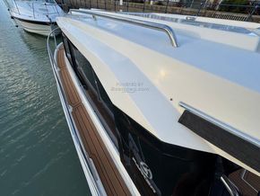 Parker 920 Explorer  - Side Deck