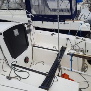Cockpit mainsheet track and washboards