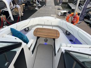 2025 Regal LS6 bowrider 21