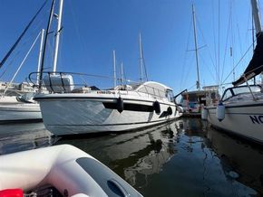 2018 Sealine C330