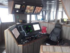 Offshore Service Vessel with Dynamic Positioning