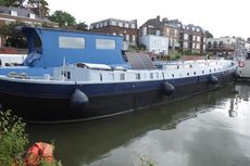 Dutch barge with long lease Thames mooring