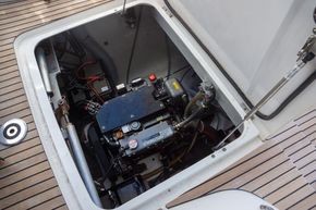Lagoon 420  - Engine Room