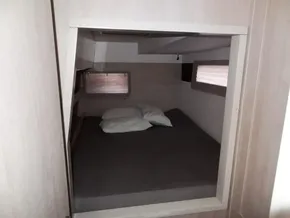 2020 Leopard 43 Powercat cabin with bed and windows