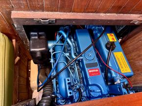 Tayana 37 Ketch - Engine