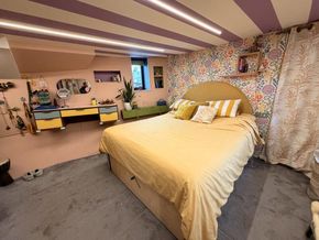 Houseboat Converted barge  - Master Suite