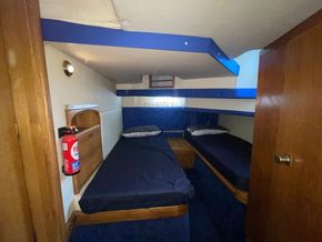 Sealine 365 Sports Cruiser  - Aft Cabin