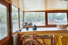 One cabin houseboat, Kingston, KT1
