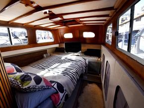 Motor Cruiser 40ft with London Mooring - Aft Cabin