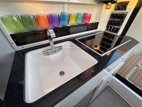 Parker 920 Explorer  - Galley