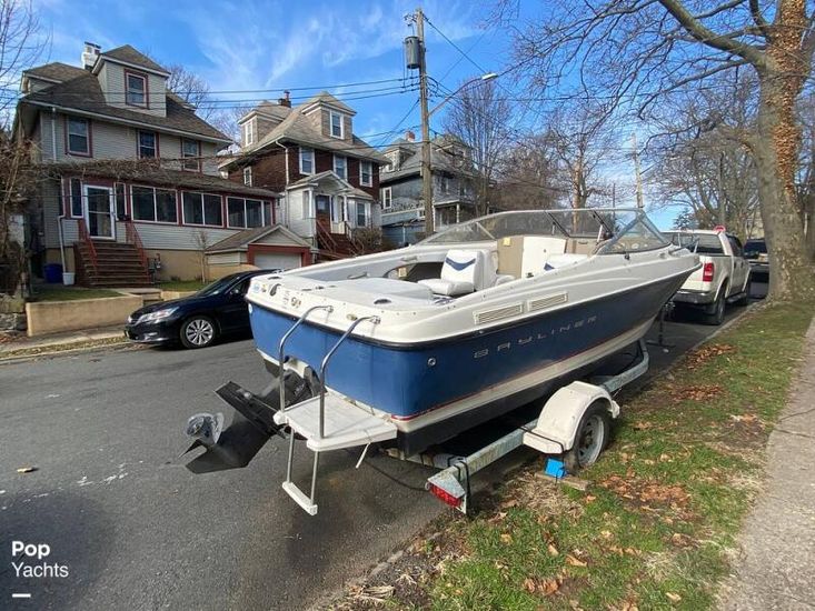 2004 Bayliner 210 cuddy