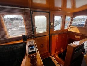 French & Peel Wide Beam Barge Cruiser  - Interior
