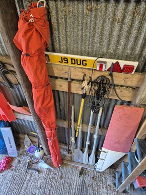 Boom with mainsail, rudder, fast mooring hook, boathook, trailer board and extension cable