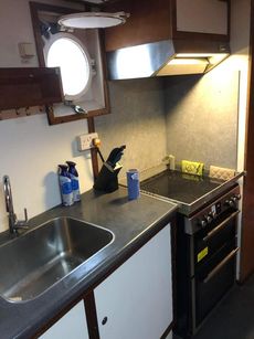 WELL MAINTAINED SINGLE SCREW TUG FOR SALE