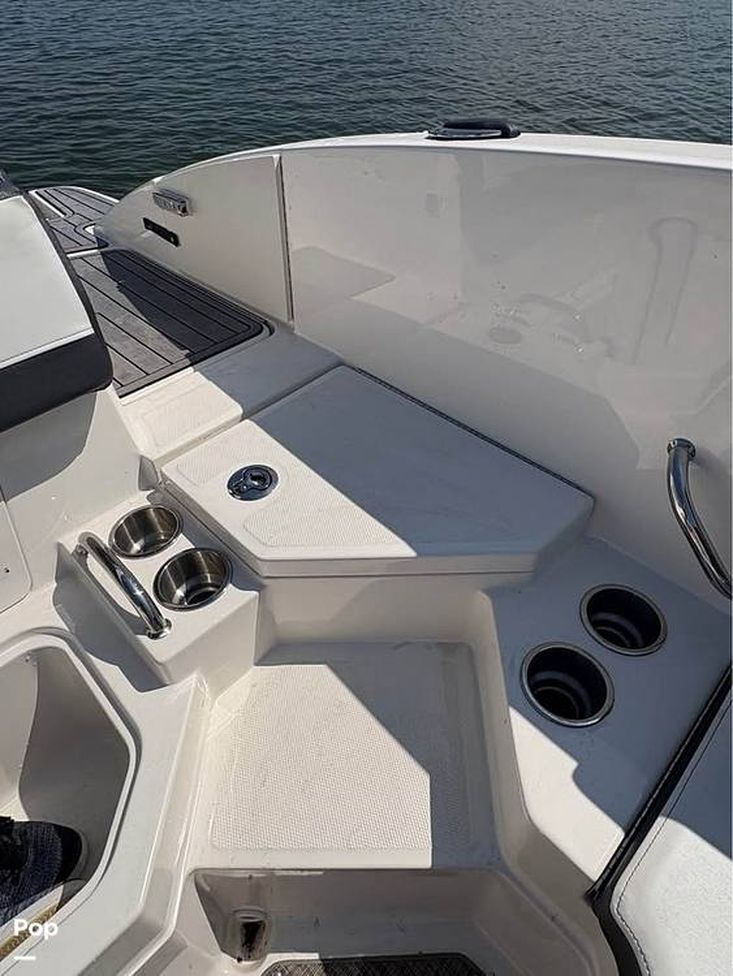 2018 Sea Ray 210 spx