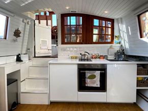 Dutch Barge 17m with London mooring  - Galley