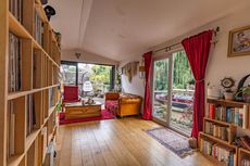 Idyllic Spacious Houseboat &ndash; Swan Island &ndash; Full Residential Mooring