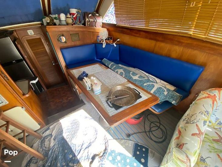 1990 Pacemaker 37 sportfish