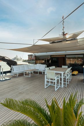 YACHT SUPPORT VESSEL WITH LARGE DECK AREA