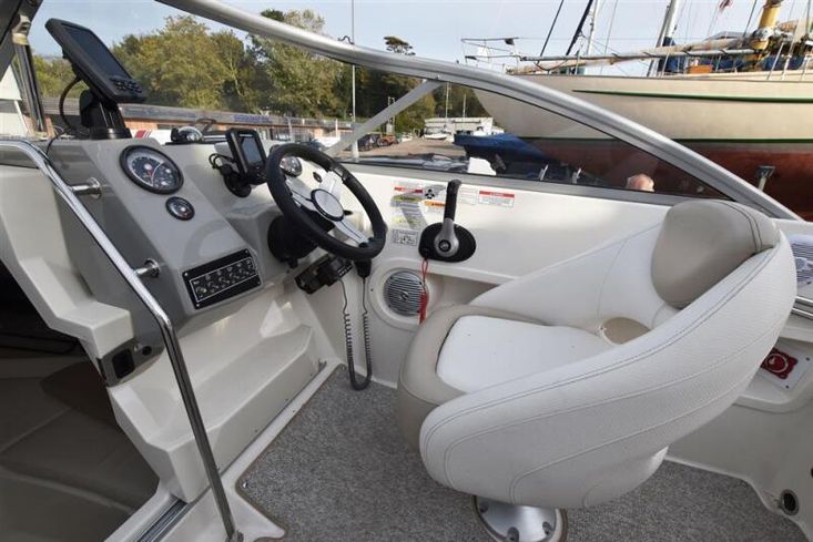 2015 Bayliner 642