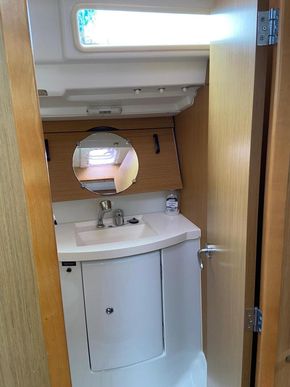 2010 Jeanneau Sun Odyssey 42i 26