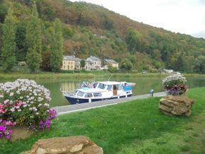 Nomadis on Meuse River