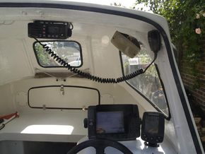 Cockpit VHS Radio Low Rance Garmin GPS 