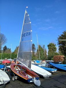 Elegant Solo Sailing Dinghy