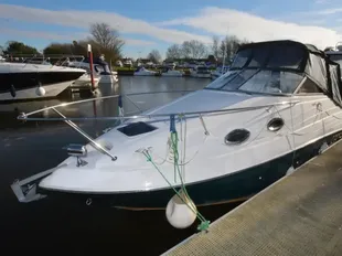 1999 Regal 2460 Commodore