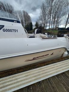 2005 Quicksilver 460 Cabin