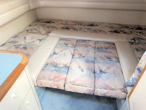 1995 Sea Ray 330 Sundancer 37