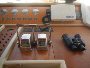 Versil Craft 26 Aft Cabin, Flybridge, 2 separate crew cabins - Cockpit Instruments