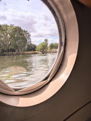 Porthole window 