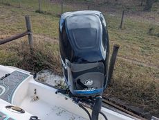 2004 Boston Whaler 240 Outrage