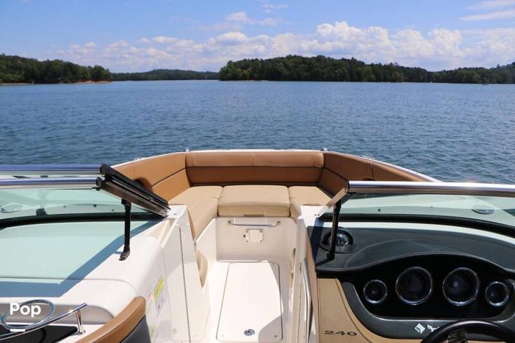 2015 Sea Ray 240 sundeck