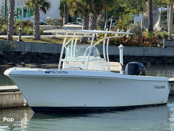 2023 Sailfish 242 cc
