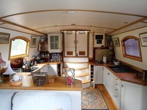 Wide Beam 65ft Live aboard - Galley