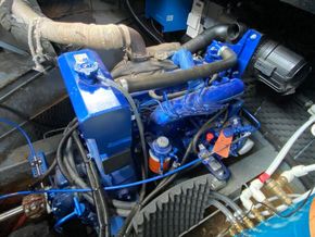 Collinwood Widebeam 57ft Barge - Engine
